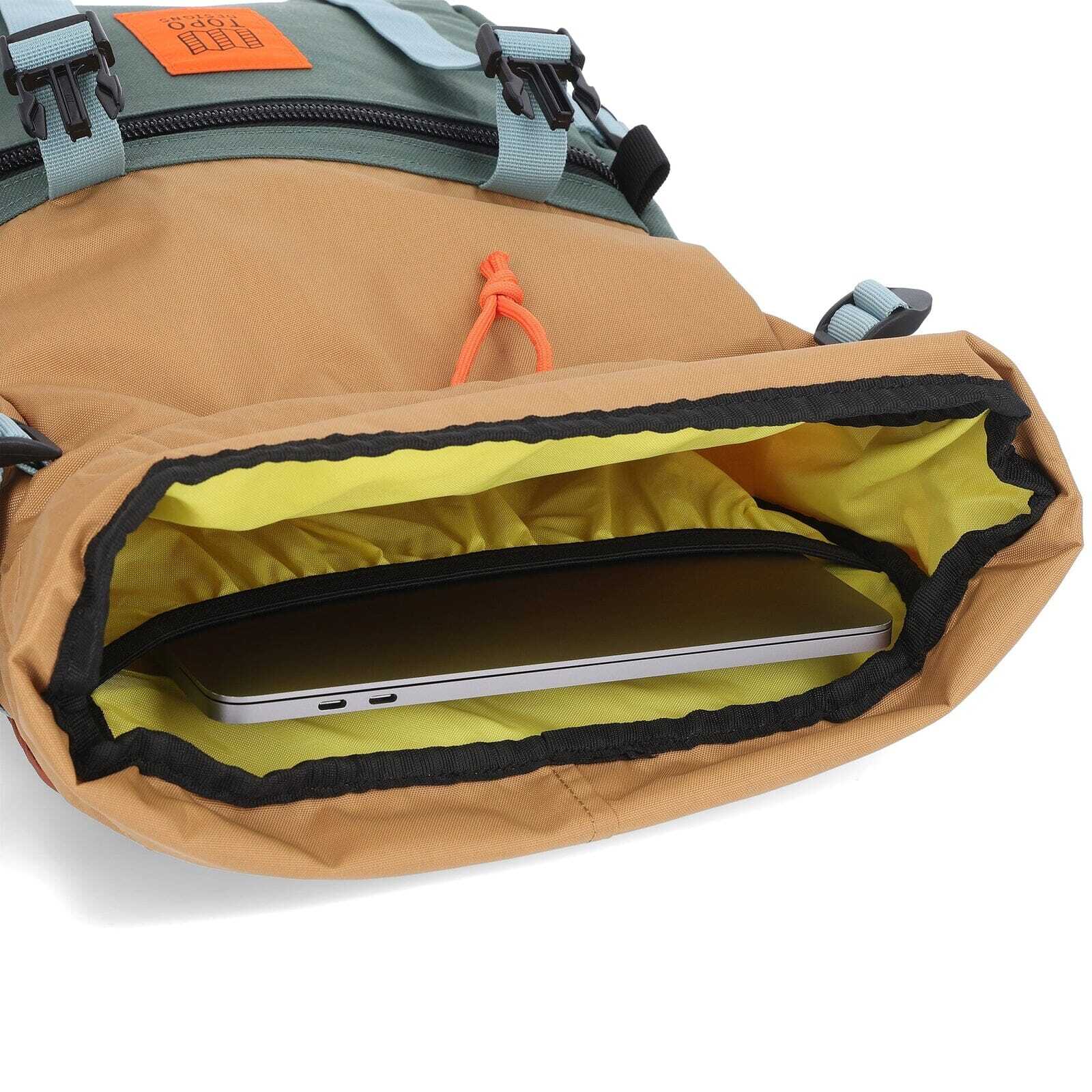 Topo Designs Rover Pack Classic Bone White / Beetle 932436131000